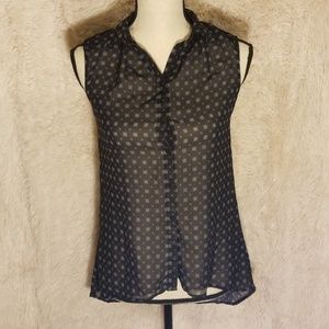 H&M button up sleeveless blouse